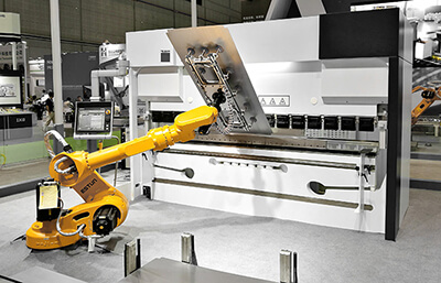 Robotic bending equipment inside the Zhongyuan manufacturing base